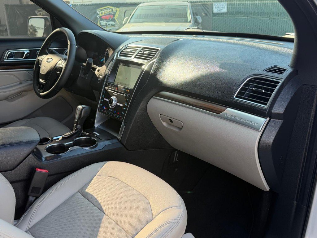 Used 2018 Ford Explorer Limited w/ Ford Safe & Smart Package FWD image 20