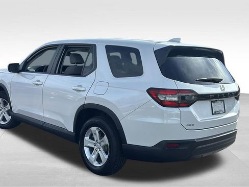 Used 2023 Honda Pilot LX image 5