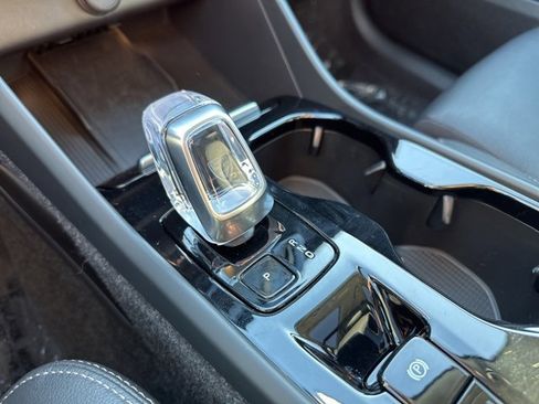 Certified 2025 Volvo XC40 B5 Plus image 19