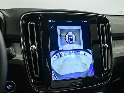 Certified 2026 Volvo XC40 B5 Plus AWD/4WD image 24