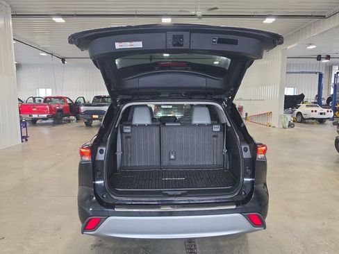 Used 2020 Toyota Highlander Platinum AWD/4WD image 30