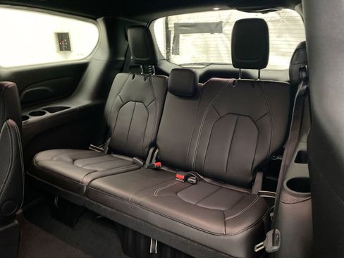New 2026 Chrysler Pacifica Select w/ S Appearance Package image 22