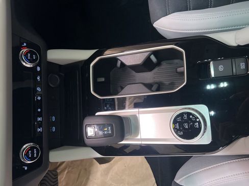 New 2025 Mitsubishi Outlander SE image 20