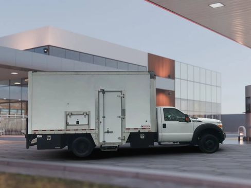 Used 2016 Ford F550 2WD Regular Cab Super Duty image 9