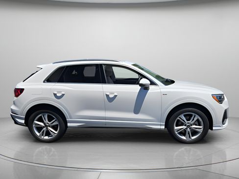 Used 2022 Audi Q3 2.0T Premium AWD/4WD image 7