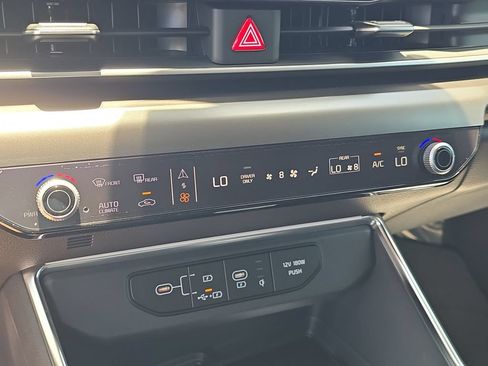 New 2026 Kia Carnival SX w/ SX Dark Edition Package FWD image 26