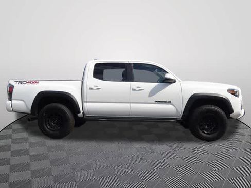 Used 2022 Toyota Tacoma TRD Off-Road w/ Technology Package AWD/4WD image 4