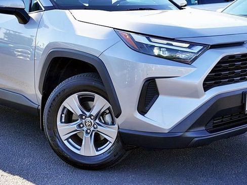 Used 2022 Toyota RAV4 XLE w/ Convenience Package FWD image 4
