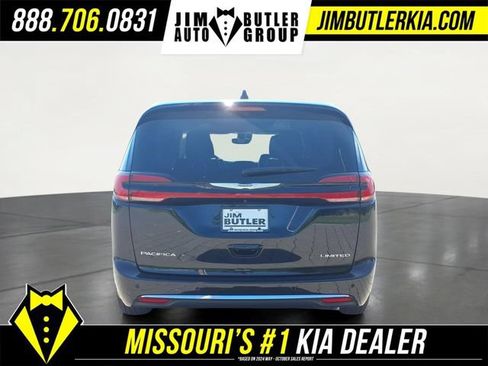 Used 2024 Chrysler Pacifica Limited FWD image 26