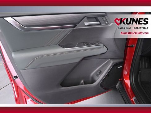 New 2025 GMC Acadia AT4 w/ LPO, Floor Liner Package AWD/4WD image 17