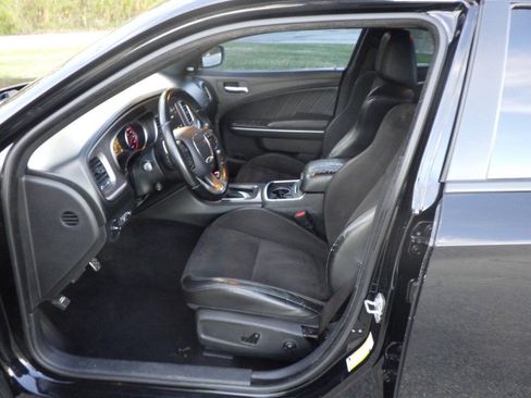 Used 2019 Dodge Charger R/T w/ Plus Group RWD image 9