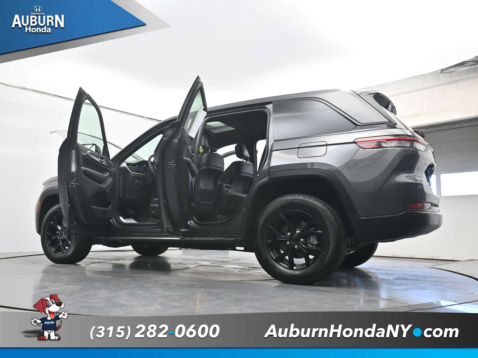 Used 2024 Jeep Grand Cherokee Altitude AWD/4WD image 38