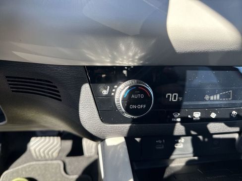 New 2025 Mitsubishi Outlander SE image 37