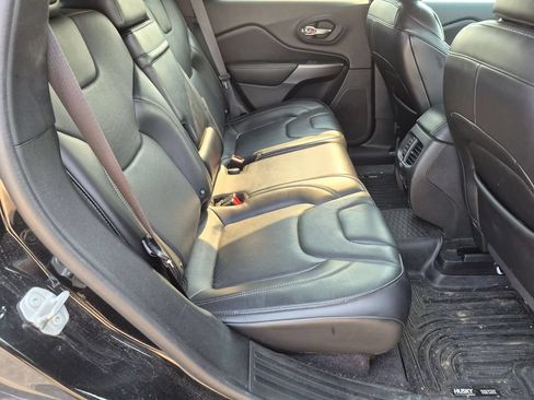 Used 2019 Jeep Cherokee Limited w/ Technology Group AWD/4WD image 27