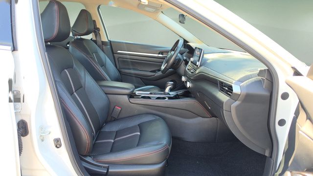 Used 2024 Nissan Altima 2.5 SR FWD image 13
