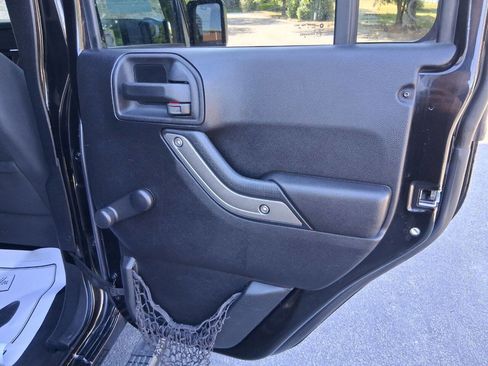 Used 2015 Jeep Wrangler Unlimited Sport AWD/4WD image 17
