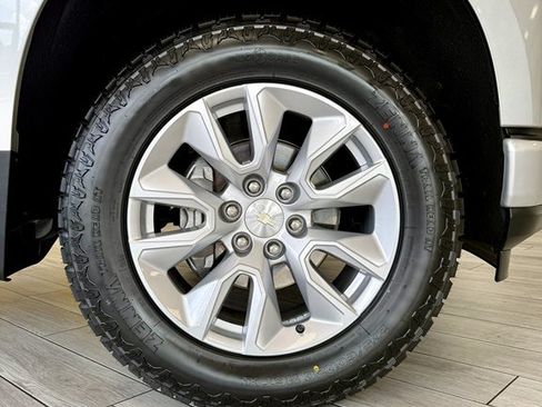Used 2021 Chevrolet Silverado 1500 Custom w/ Safety Confidence Package AWD/4WD image 19