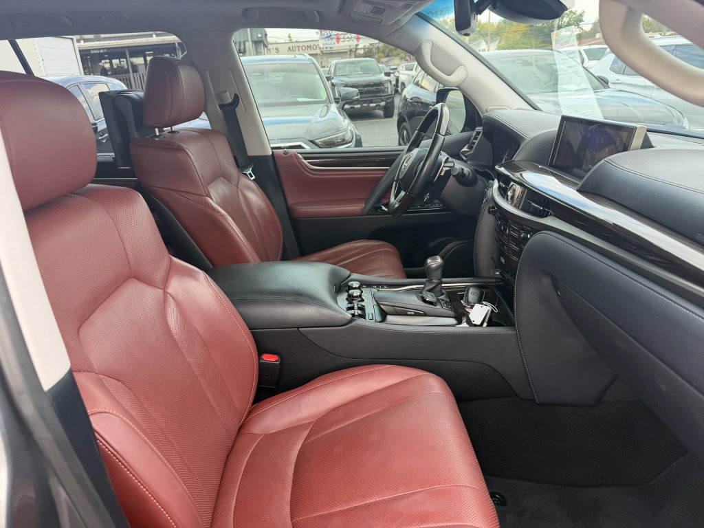 Used 2020 Lexus LX 570 4WD w/ Luxury Package image 16