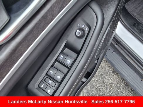 Used 2024 Jeep Grand Cherokee Limited w/ Luxury Tech Group II RWD image 25