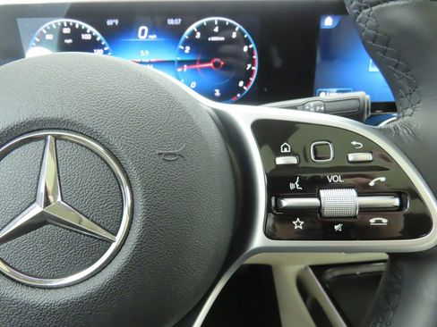 Certified 2022 Mercedes-Benz GLB 250 4MATIC image 12