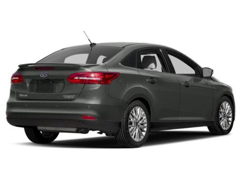 Used 2018 Ford Focus Titanium FWD image 3