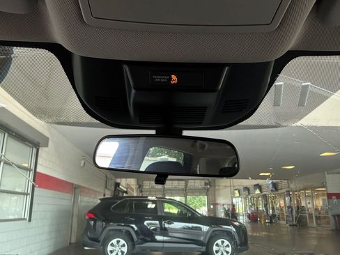 Used 2025 Nissan Rogue SV FWD image 18