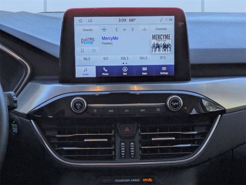 Used 2022 Ford Escape Titanium image 18