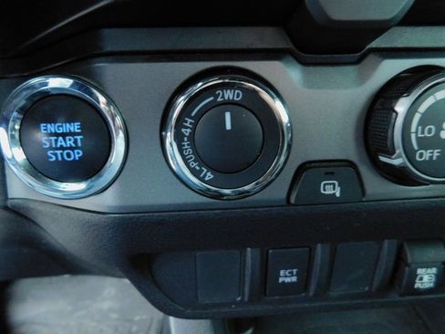 Used 2020 Toyota Tacoma 4x4 Double Cab image 30