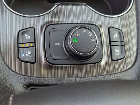 Used 2023 GMC Acadia SLT w/ Technology Package AWD/4WD image 19