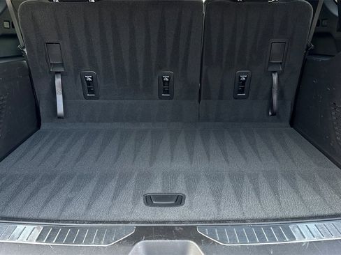 Used 2023 Chevrolet Suburban Z71 image 18