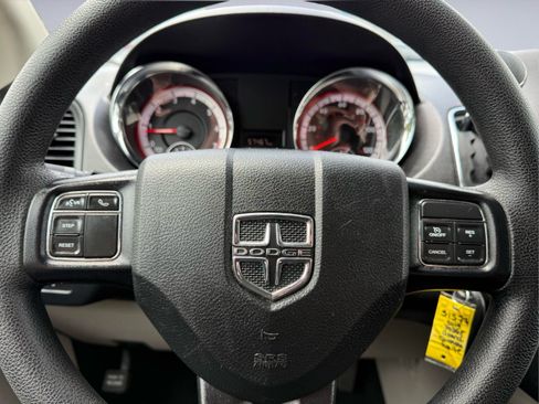 Used 2019 Dodge Grand Caravan SE w/ UConnect Hands-Free Group FWD image 27