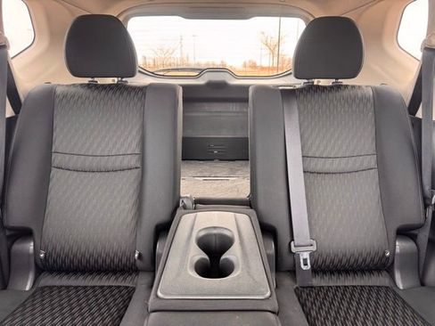 Used 2018 Nissan Rogue SV FWD image 27