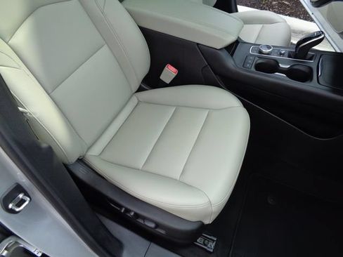 Used 2021 Cadillac XT4 Luxury w/ Cold Weather Package FWD image 22