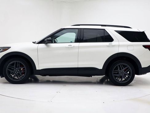 Used 2025 Ford Explorer ST AWD/4WD image 5