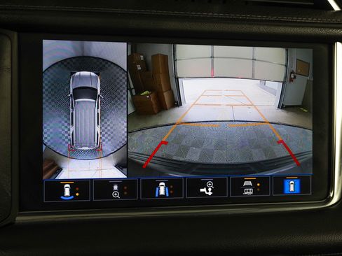 Used 2021 GMC Yukon Denali w/ LPO, Illumination Package image 28