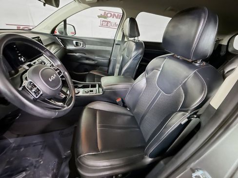 Used 2022 Kia Sorento S image 26