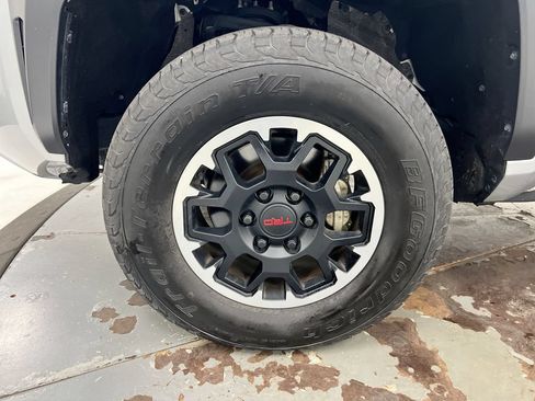 Used 2024 Toyota Tacoma TRD Off-Road AWD/4WD image 27