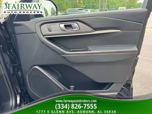 Used 2025 Ford Explorer ST-Line w/ ST-Line Street Pack AWD/4WD image 31