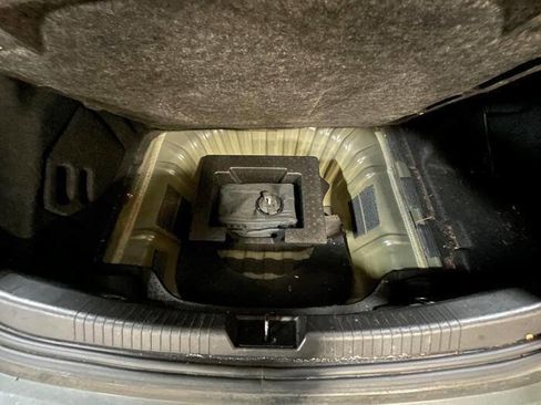 Used 2017 Chevrolet Malibu Hybrid w/ Driver Confidence Package image 24