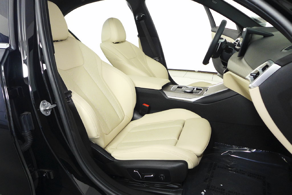 Used 2026 BMW 330i Sedan w/ Convenience Package RWD image 19