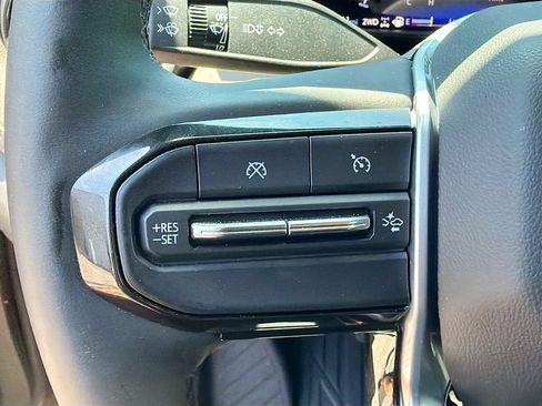 Used 2025 Chevrolet Colorado ZR2 w/ Technology Package AWD/4WD image 33
