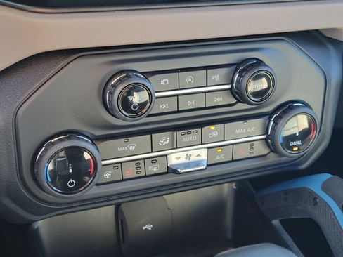 Used 2022 Ford Bronco Wildtrak image 22