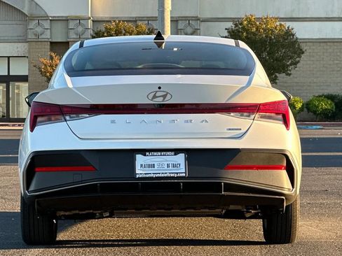 New 2026 Hyundai Elantra Hybrid FWD image 5