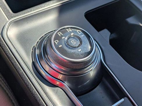 Used 2021 Ford Edge SE image 15