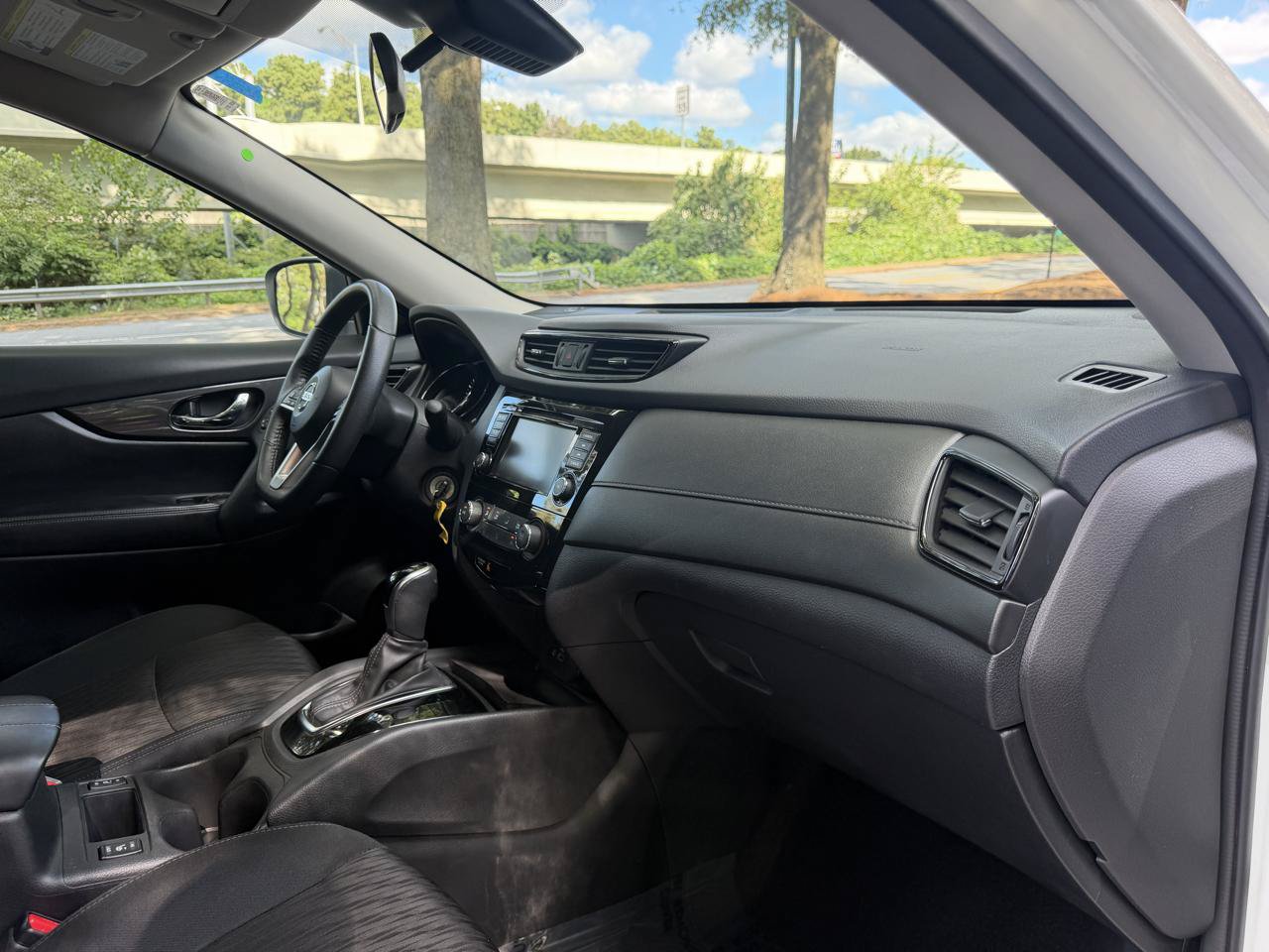 Used 2020 Nissan Rogue S w/ Special Edition Package FWD image 17