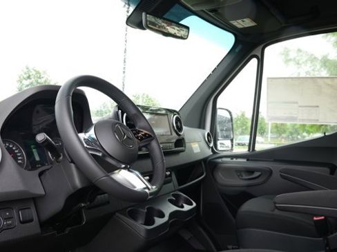 Used 2025 Mercedes-Benz Sprinter 2500 image 47