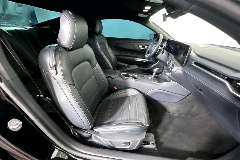 Used 2025 Ford Mustang GT Premium RWD image 30