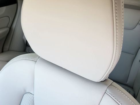 New 2026 Volvo XC60 T8 Ultra w/ Protection Package Premier image 5