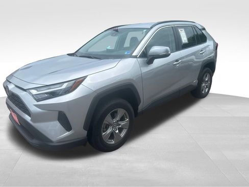 Used 2024 Toyota RAV4 XLE AWD/4WD image 2