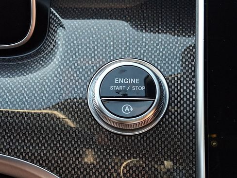 Used 2023 Mercedes-Benz C 300 4MATIC Sedan image 24